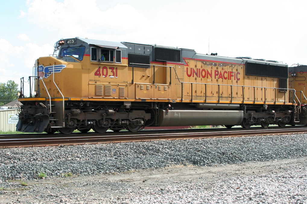 UP 4031 leading a NB autorack